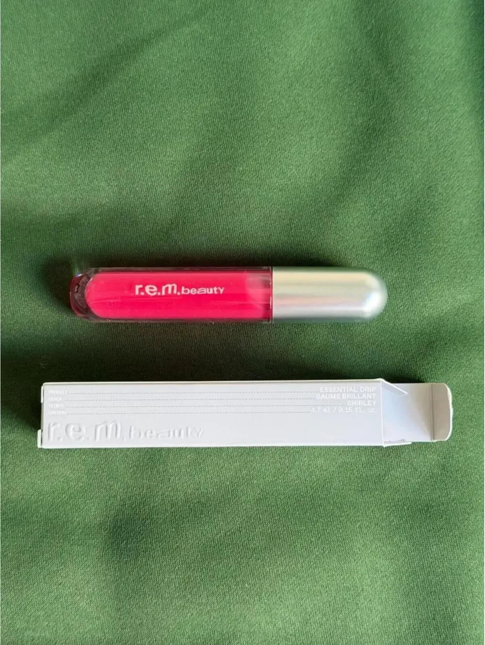 r.e.m. beauty / Essential Drip Glossy Balm / Shirley